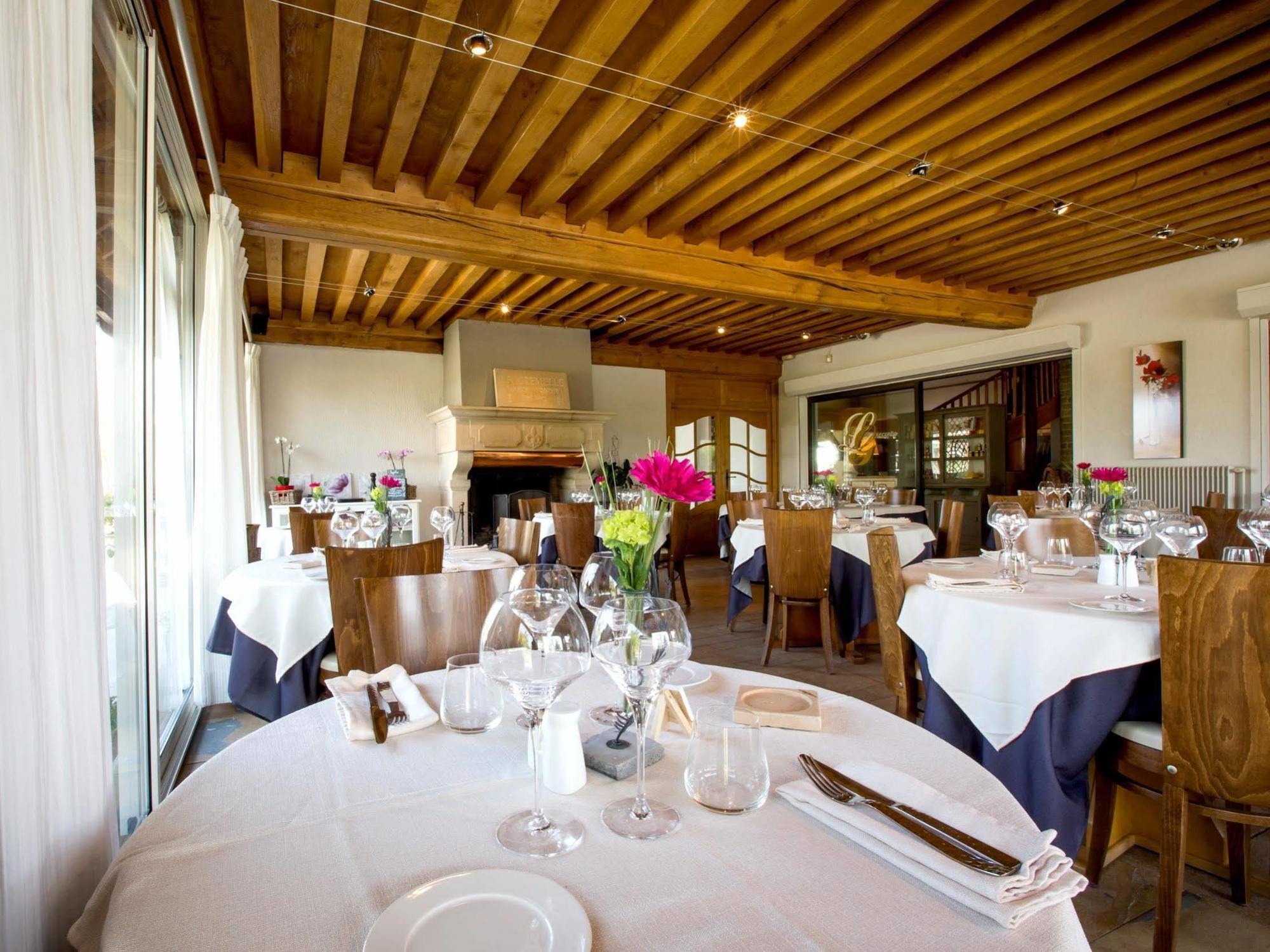 Hotel-Restaurant "La Gremelle" Ladoix-Serrigny Exterior foto